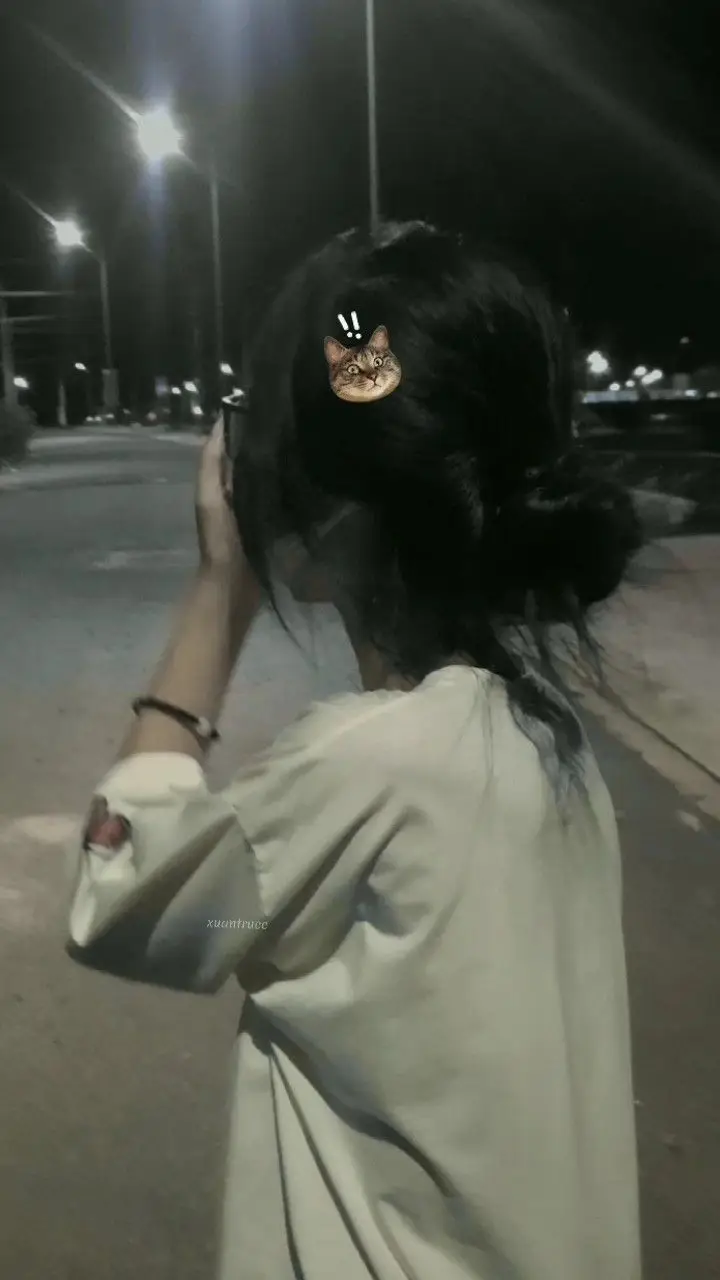 Ảnh Con Gái Che Mặt - Vẻ Đẹp Bí Ẩn Qua Những Bức Ảnh 24