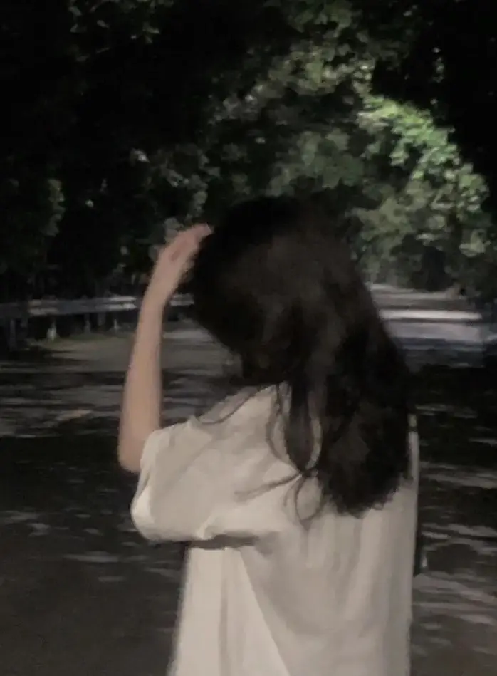 Ảnh Con Gái Che Mặt - Vẻ Đẹp Bí Ẩn Qua Những Bức Ảnh 36