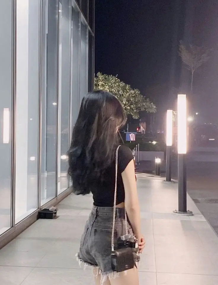 Ảnh con gái chụp sau lưng - Ghi lại vẻ đẹp bí ẩn 37