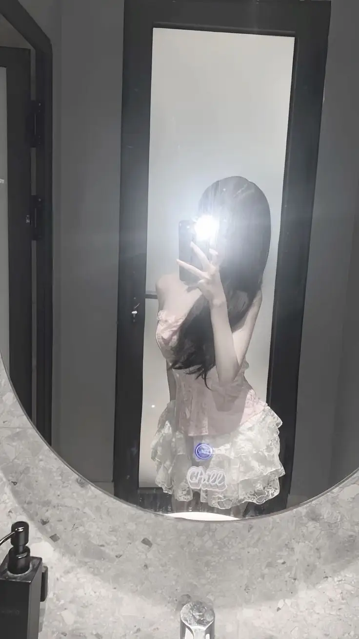 Ảnh Con Gái Chụp Trước Gương - Bộ Sưu Tập 50 Hình Ảnh Đẹp Nhất 13