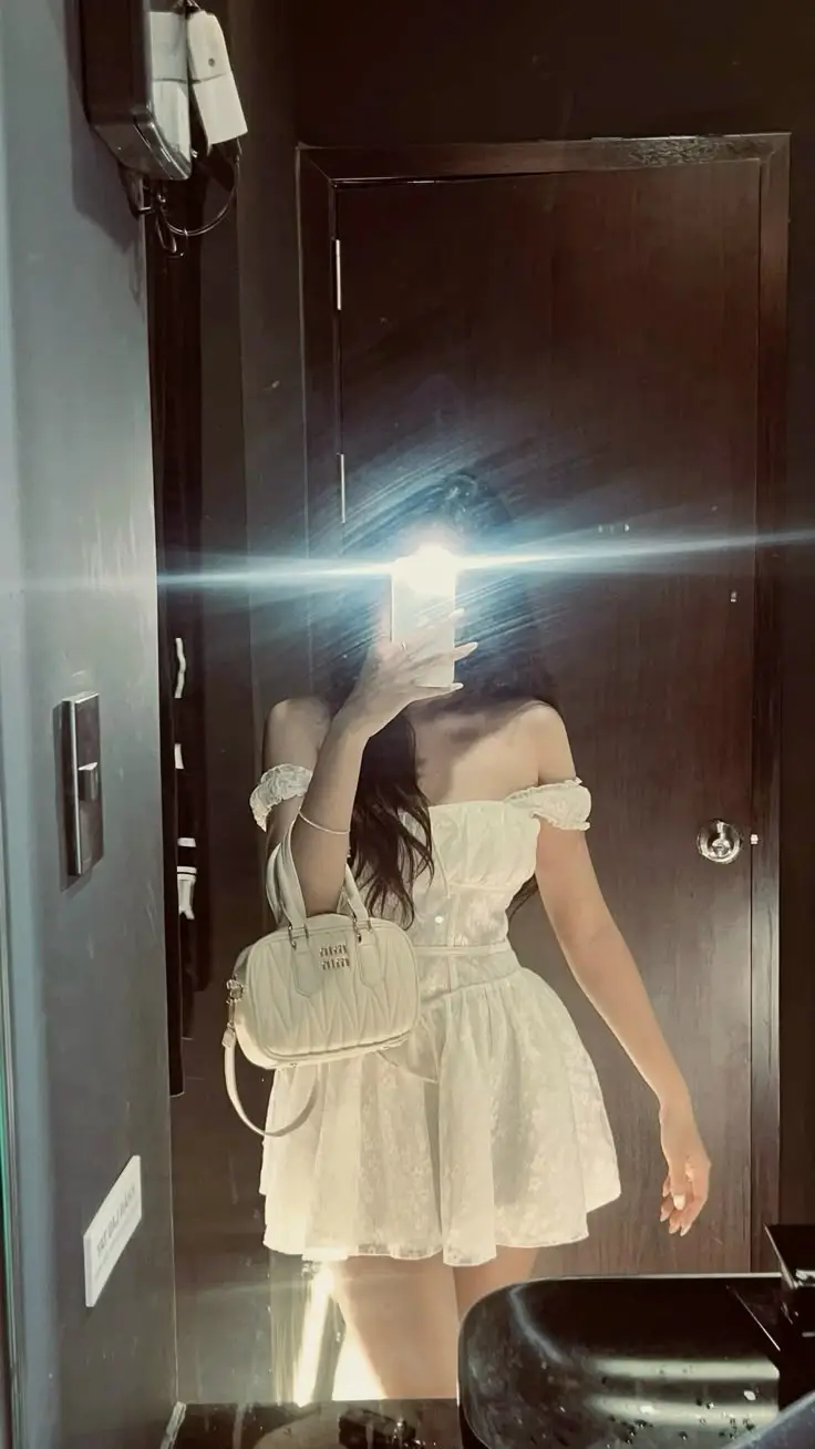 Ảnh Con Gái Chụp Trước Gương - Bộ Sưu Tập 50 Hình Ảnh Đẹp Nhất 16