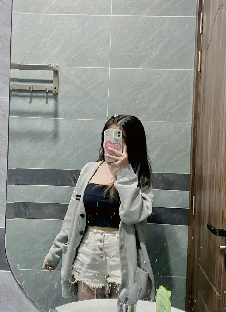 Ảnh Con Gái Chụp Trước Gương - Bộ Sưu Tập 50 Hình Ảnh Đẹp Nhất 39