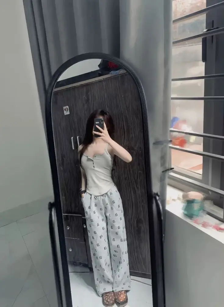 Ảnh Con Gái Chụp Trước Gương - Bộ Sưu Tập 50 Hình Ảnh Đẹp Nhất 48