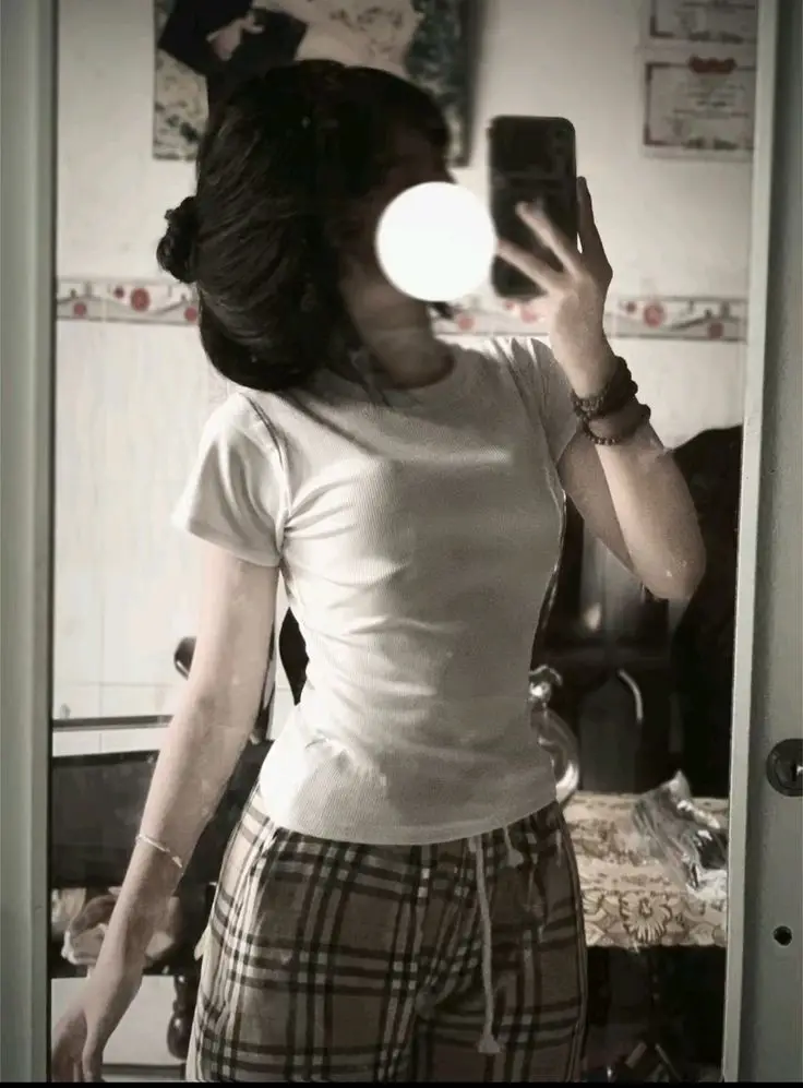 Ảnh Con Gái Chụp Trước Gương - Bộ Sưu Tập 50 Hình Ảnh Đẹp Nhất 54