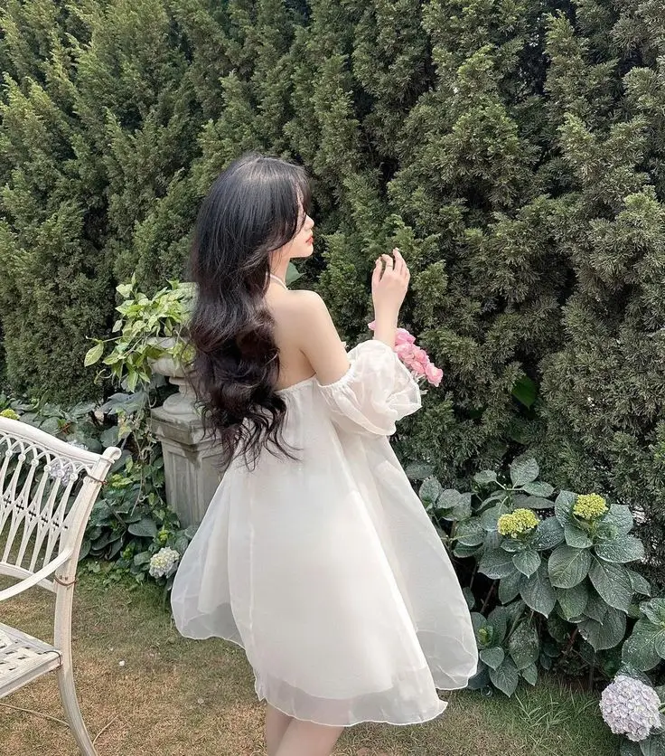 50+ Ảnh Con Gái Mặc Váy Ngắn Che Mặt: Khám Phá Phong Cách Thời Trang Trẻ Trung