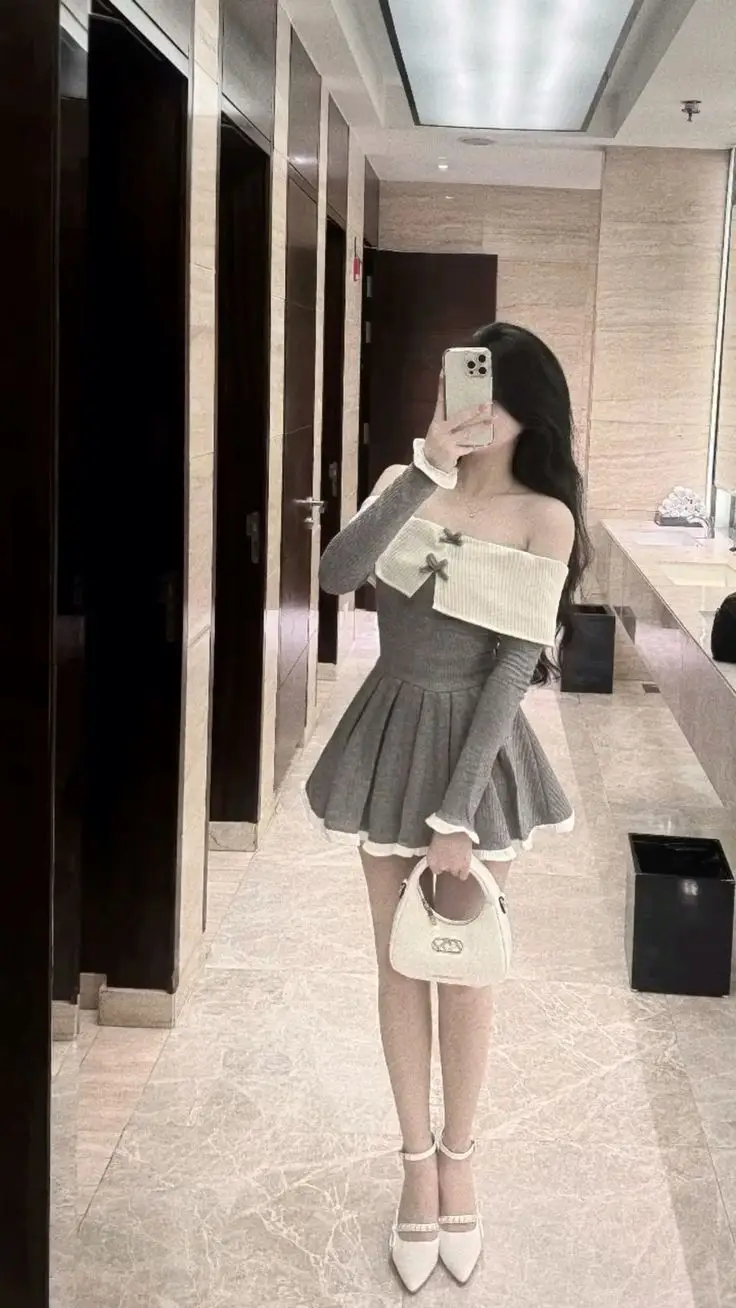 Ảnh con gái mặc váy ngắn che mặt - Phong cách thời trang trẻ trung 26