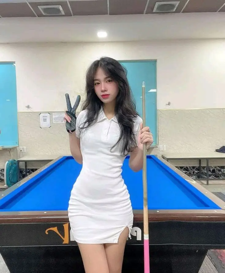 Ảnh con gái mặc váy ngắn che mặt - Phong cách thời trang trẻ trung 27