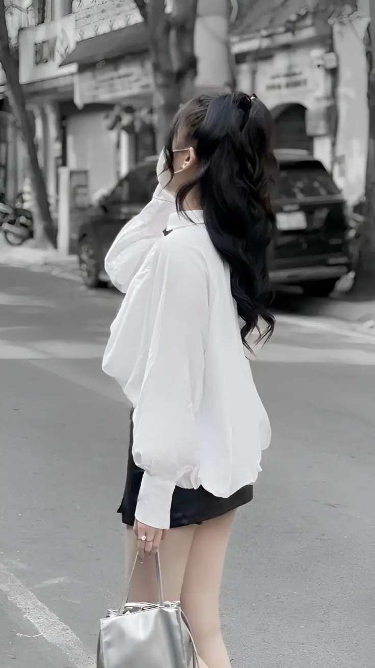 Ảnh con gái mặc váy ngắn che mặt - Phong cách thời trang trẻ trung 36