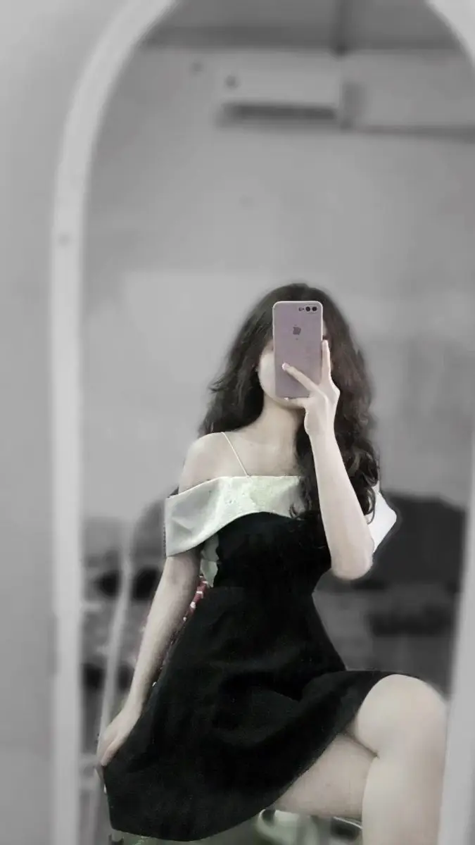 Ảnh con gái mặc váy ngắn che mặt - Phong cách thời trang trẻ trung 57