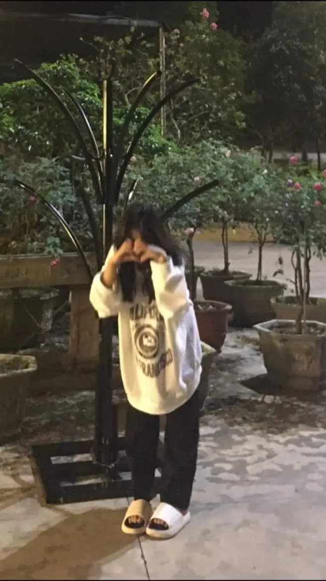 Ảnh Gái 18 Tuổi Che Mặt - Hình Ảnh Ngây Thơ Đáng Yêu 20