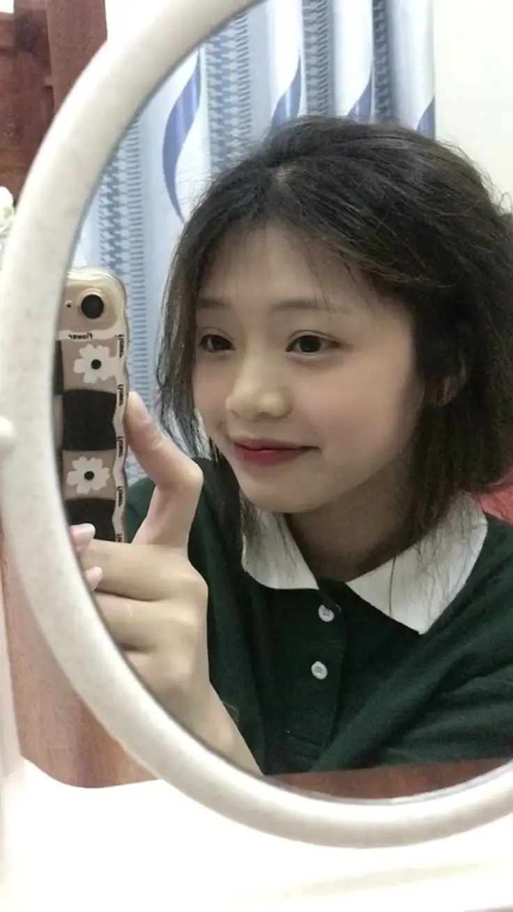 Ảnh Gái 18 Tuổi Che Mặt - Hình Ảnh Ngây Thơ Đáng Yêu 44