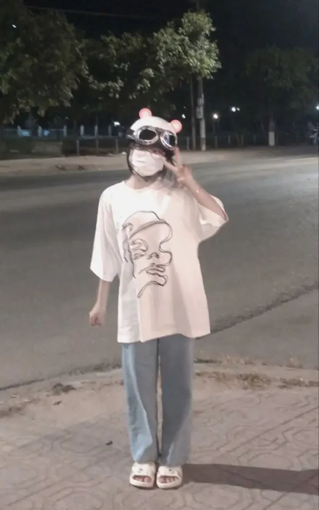 Ảnh gái 2k10 che mặt - Sự đáng yêu trong phong cách bí ẩn 3