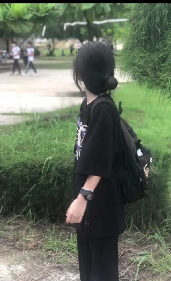 Ảnh gái 2k10 che mặt - Sự đáng yêu trong phong cách bí ẩn 24
