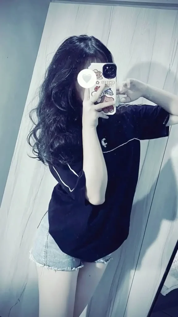 Ảnh gái che mặt bằng điện thoại - Những khoảnh khắc thú vị 15