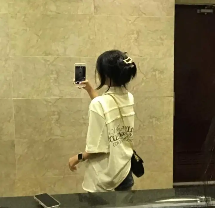 Ảnh Gái Chụp Sau Lưng: Chụp Hình Nghệ Thuật Từ Phía Sau 13