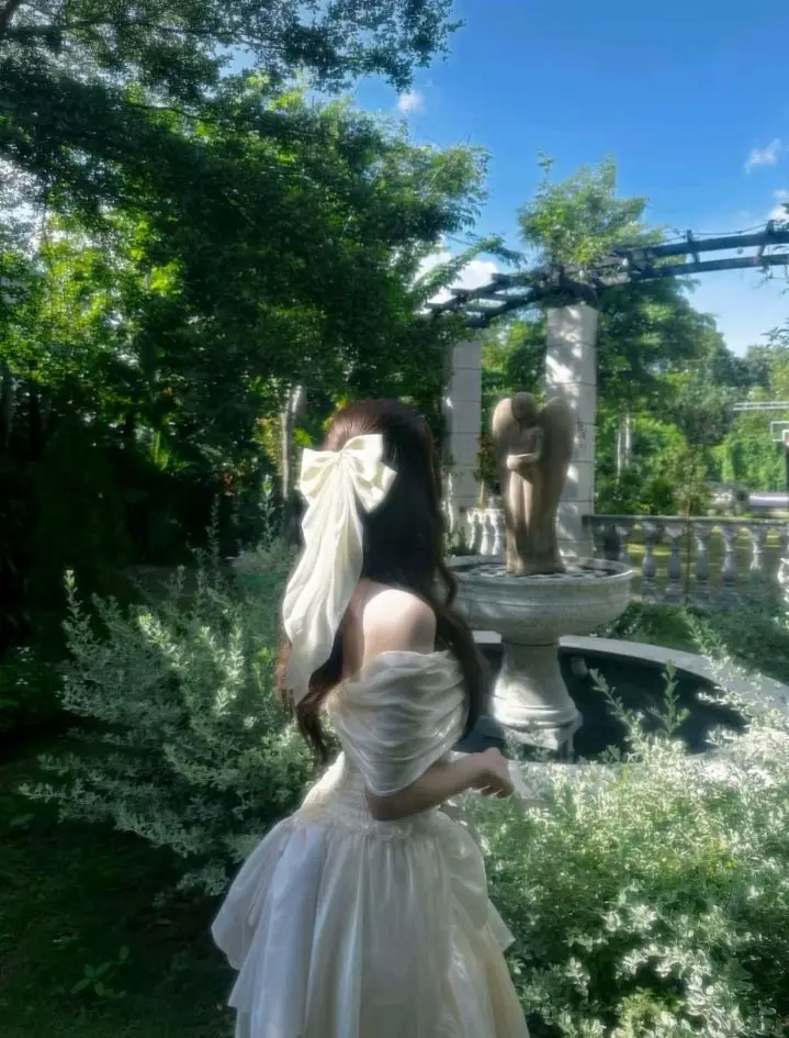 Ảnh Gái Chụp Sau Lưng: Chụp Hình Nghệ Thuật Từ Phía Sau 48