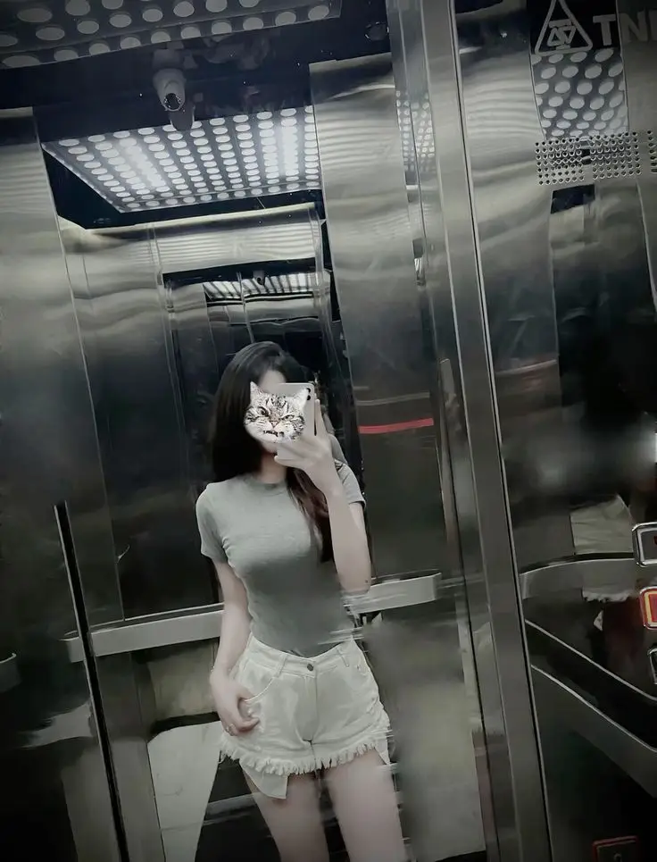 Ảnh Gái Chụp Trước Gương: Tuyển Tập 100 Hình Ảnh Đáng Yêu 2