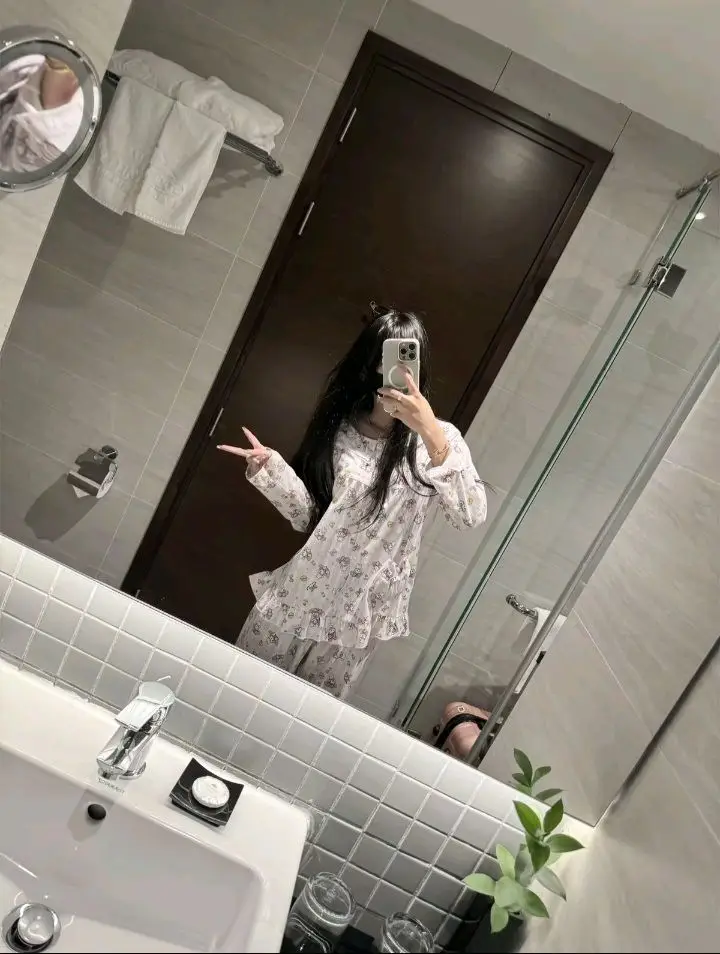 Ảnh Gái Chụp Trước Gương: Tuyển Tập 100 Hình Ảnh Đáng Yêu 5