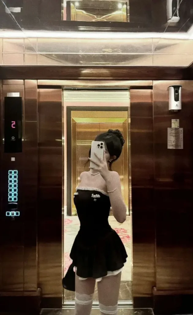 Ảnh Gái Chụp Trước Gương Che Mặt - Ý Tưởng Chụp Hình 39