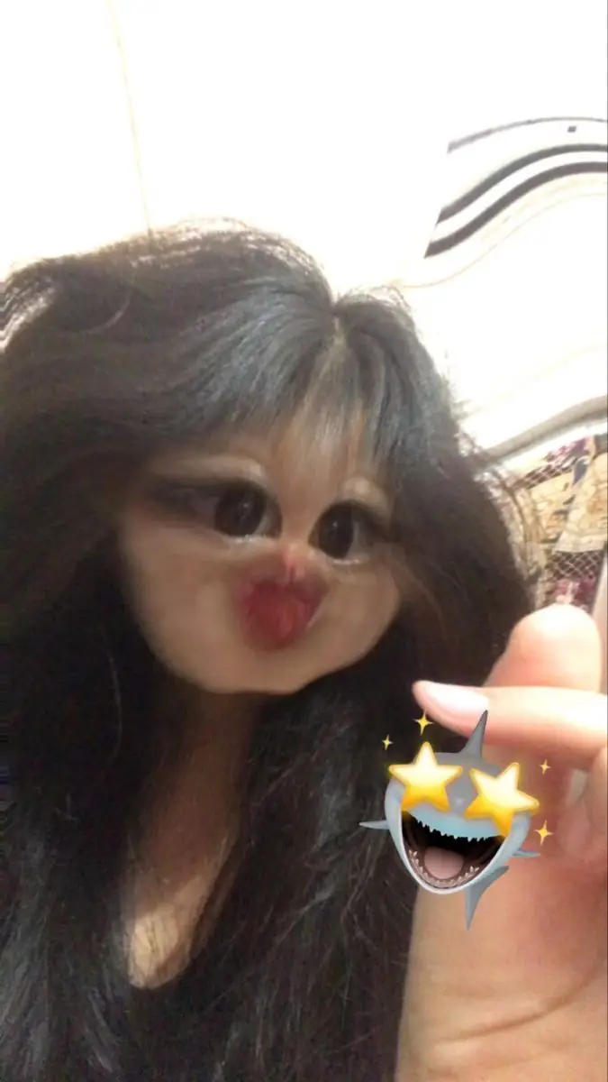 Ảnh Gái Cute Che Mặt Đơn Giản 23