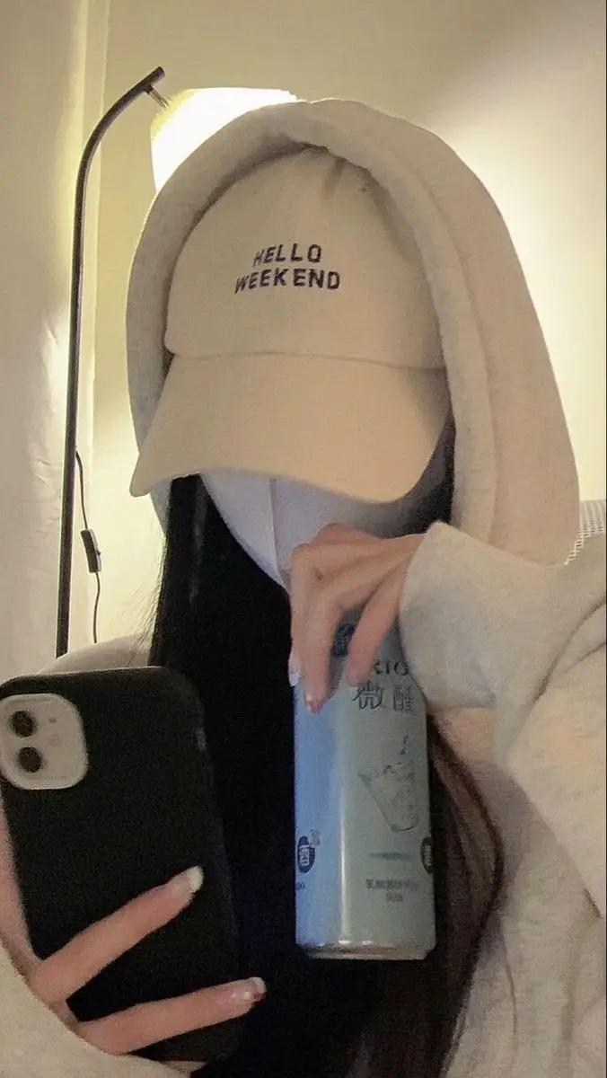 Ảnh Gái Cute Che Mặt Đơn Giản 27