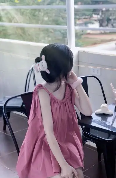 Ảnh Gái Cute Che Mặt Đơn Giản 31