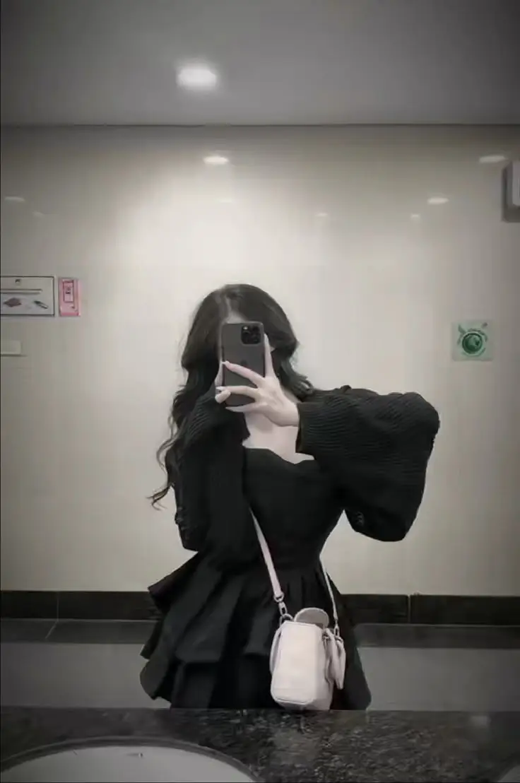 Ảnh Gái Cute Che Mặt Đơn Giản 37