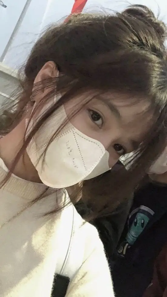 Ảnh Gái Cute Che Mặt Đơn Giản 47