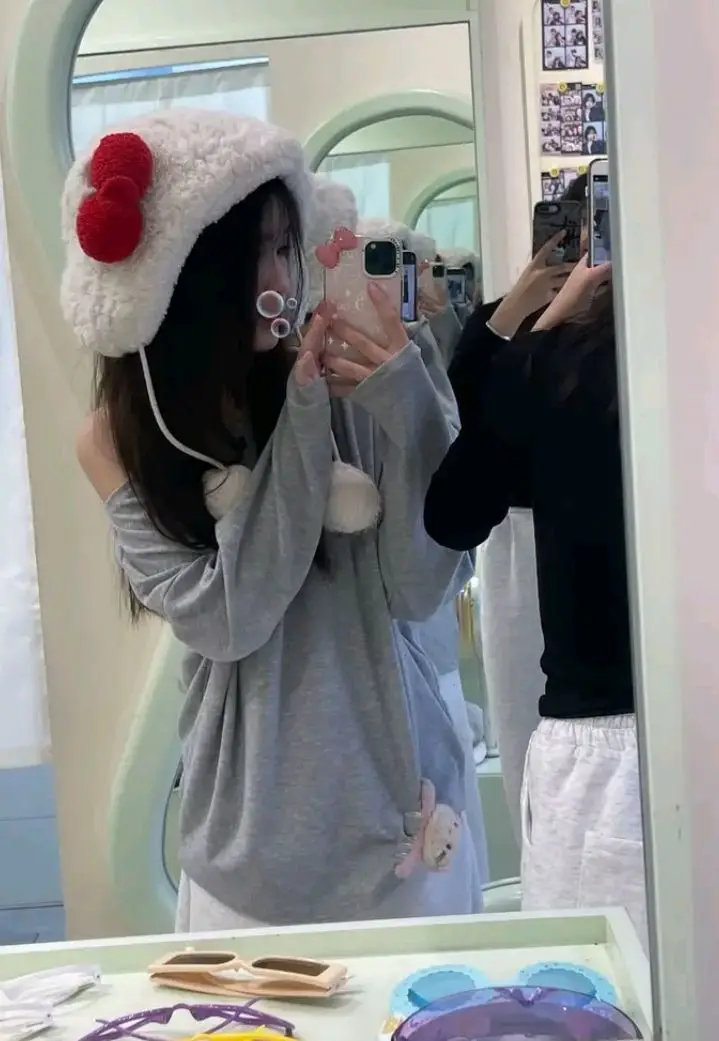 Ảnh Gái Cute Che Mặt Đơn Giản 49