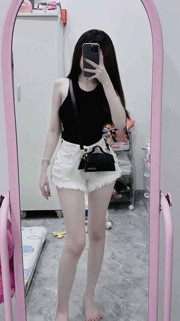 Ảnh Gái Đẹp Chụp Trước Gương Tỏa Sáng 2