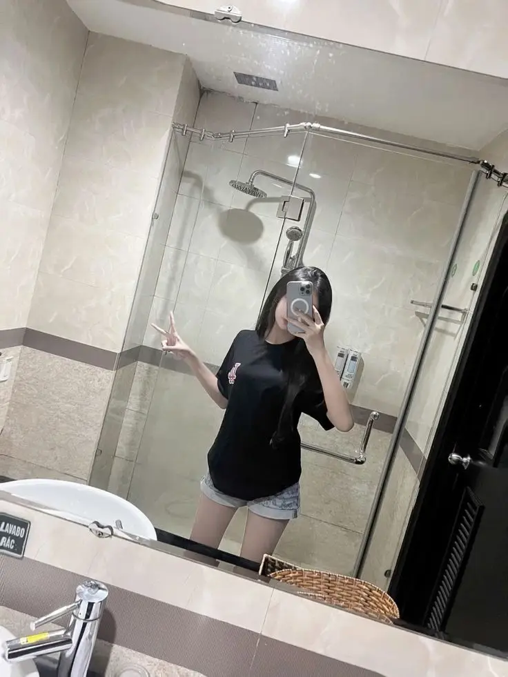 Ảnh Gái Đẹp Chụp Trước Gương Tỏa Sáng 14