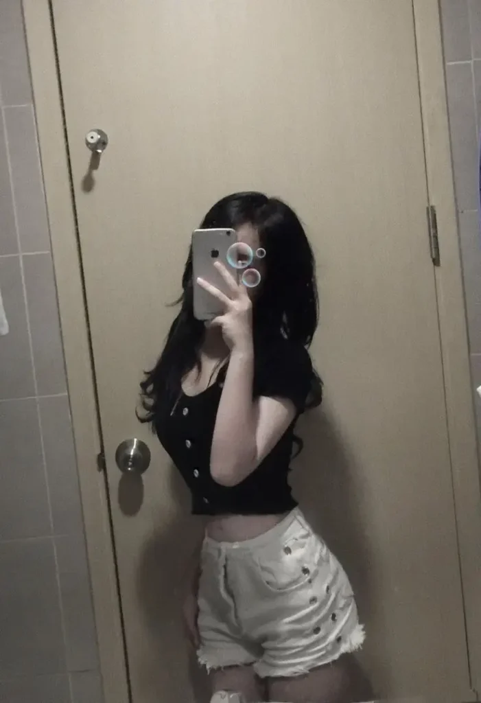 Ảnh Gái Đẹp Chụp Trước Gương Tỏa Sáng 54