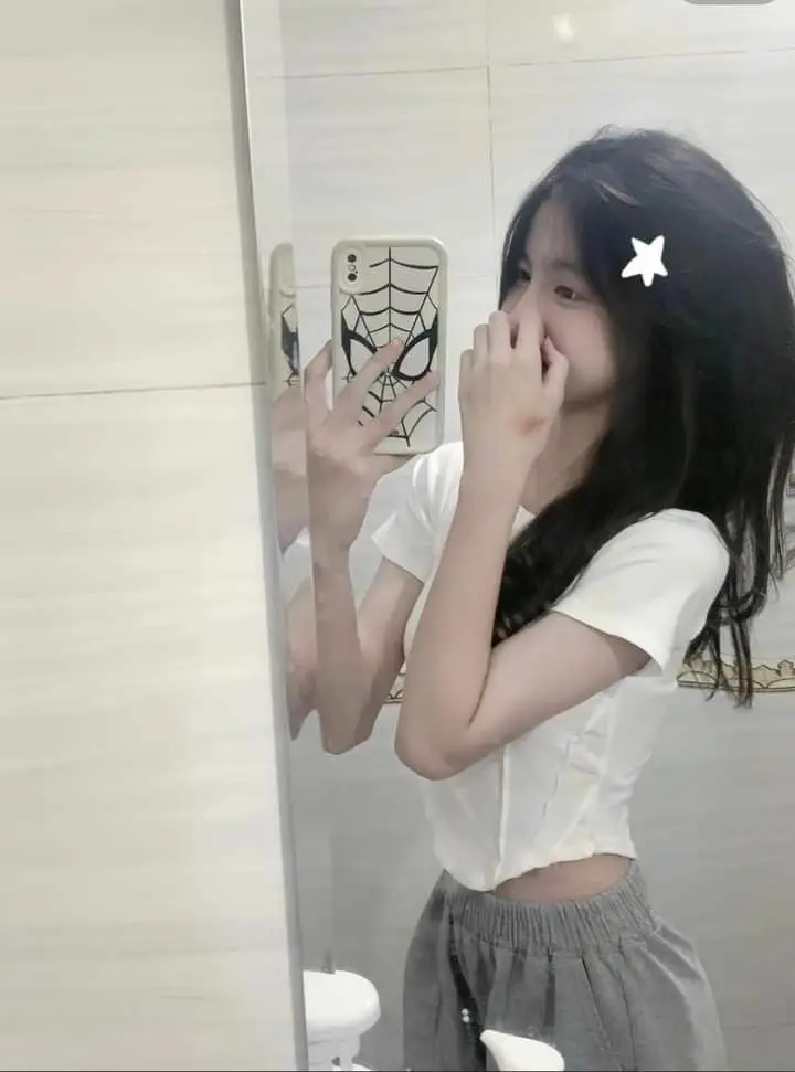 Ảnh Gái Đẹp Chụp Trước Gương Tỏa Sáng 59