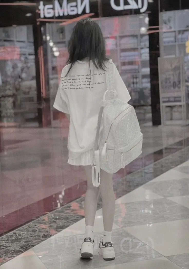 Ảnh Gái Đẹp Tóc Ngắn Che Mặt: Sự Cuốn Hút Trong Bí Ẩn 27