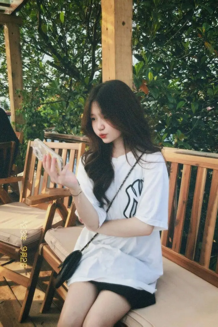 Ảnh Gái Đẹp Việt Nam: Vẻ Đẹp Tự Nhiên Và Quyến Rũ 44