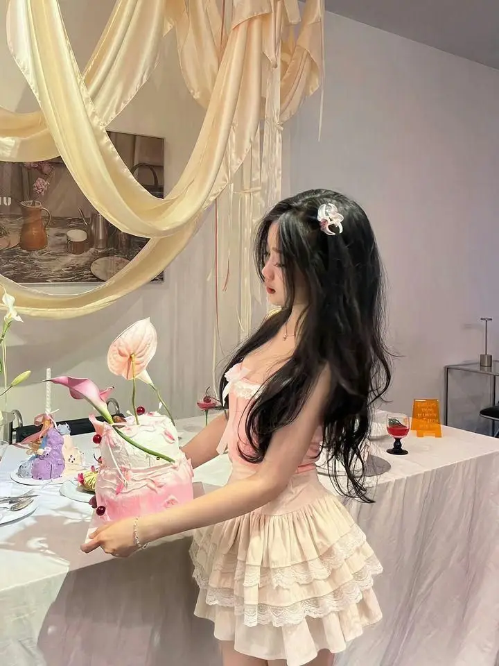 Ảnh Gái Mặc Váy Ngắn: 50+ Hình Ảnh Nữ Tính Đầy Xu Hướng.
