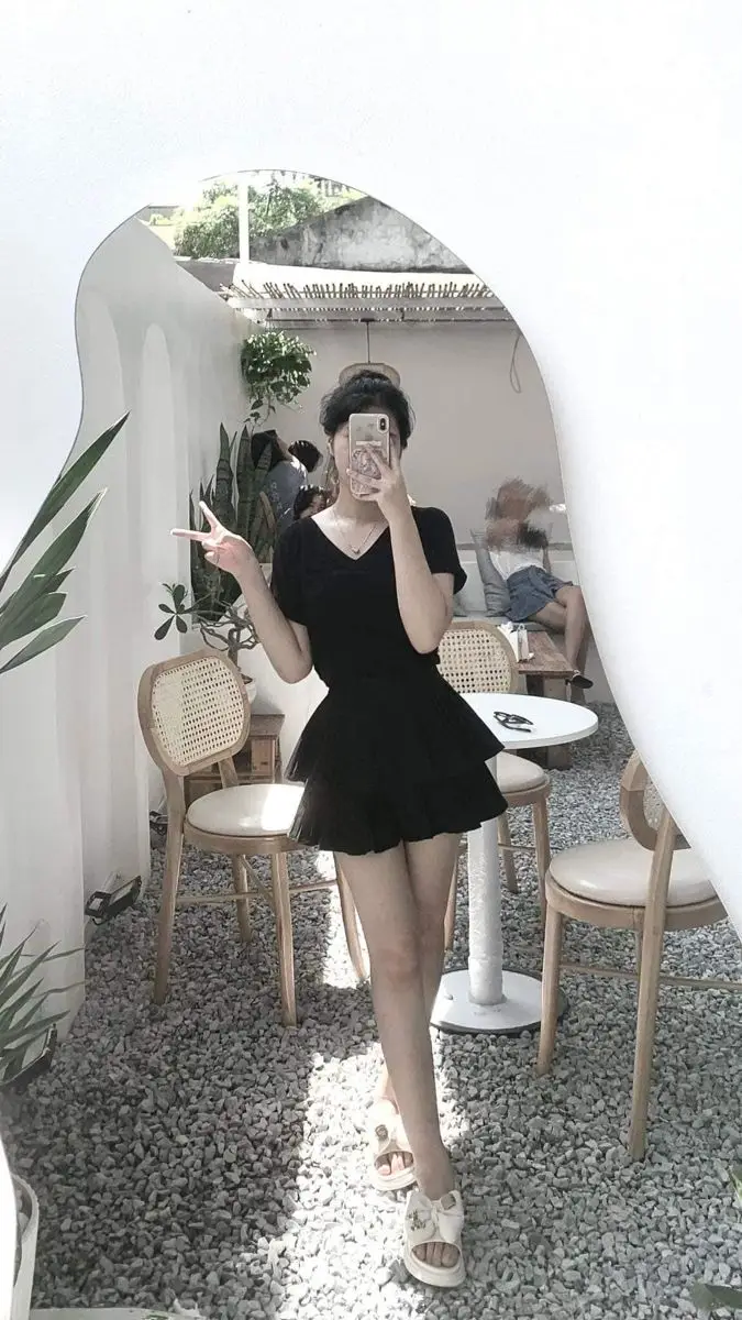 Tải Ảnh Gái Xinh Che Mặt Bằng Điện Thoại Trước Gương 4