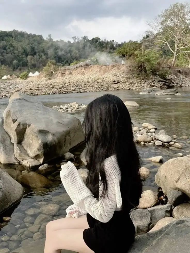 Ảnh Gái Xinh Che Mặt Tóc Dài: Vẻ Đẹp Bí Ẩn 4