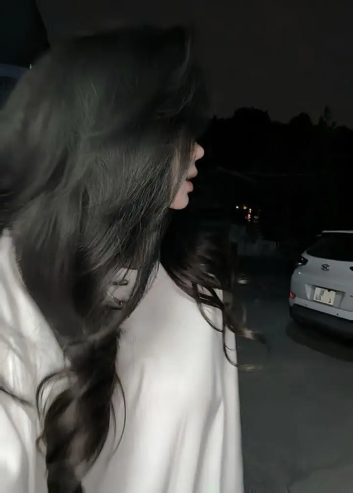 Ảnh Gái Xinh Che Mặt Tóc Dài: Vẻ Đẹp Bí Ẩn 7