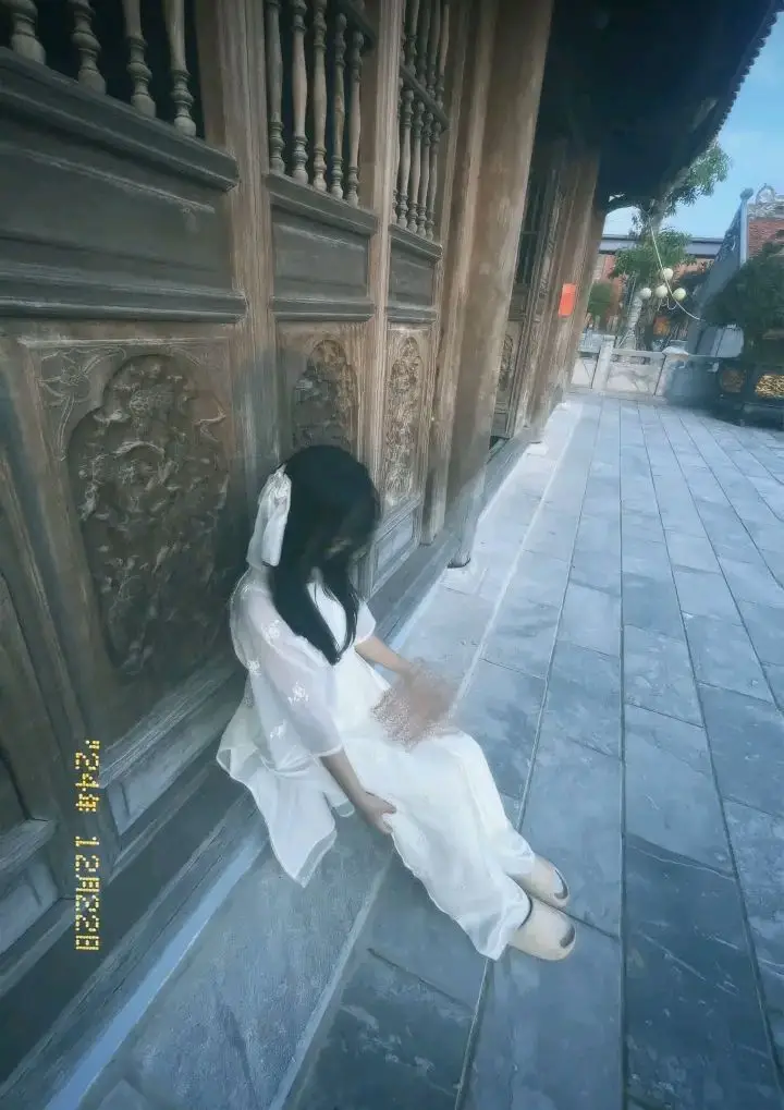 Ảnh Gái Xinh Che Mặt Tóc Dài: Vẻ Đẹp Bí Ẩn 24