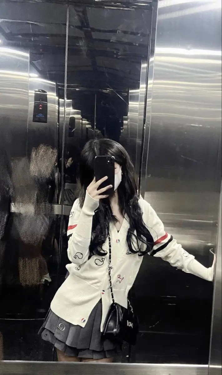 Ảnh Gái Xinh Che Mặt Tóc Dài: Vẻ Đẹp Bí Ẩn 28