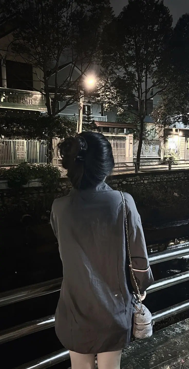 Ảnh Gái Xinh Che Mặt Tóc Dài: Vẻ Đẹp Bí Ẩn 39