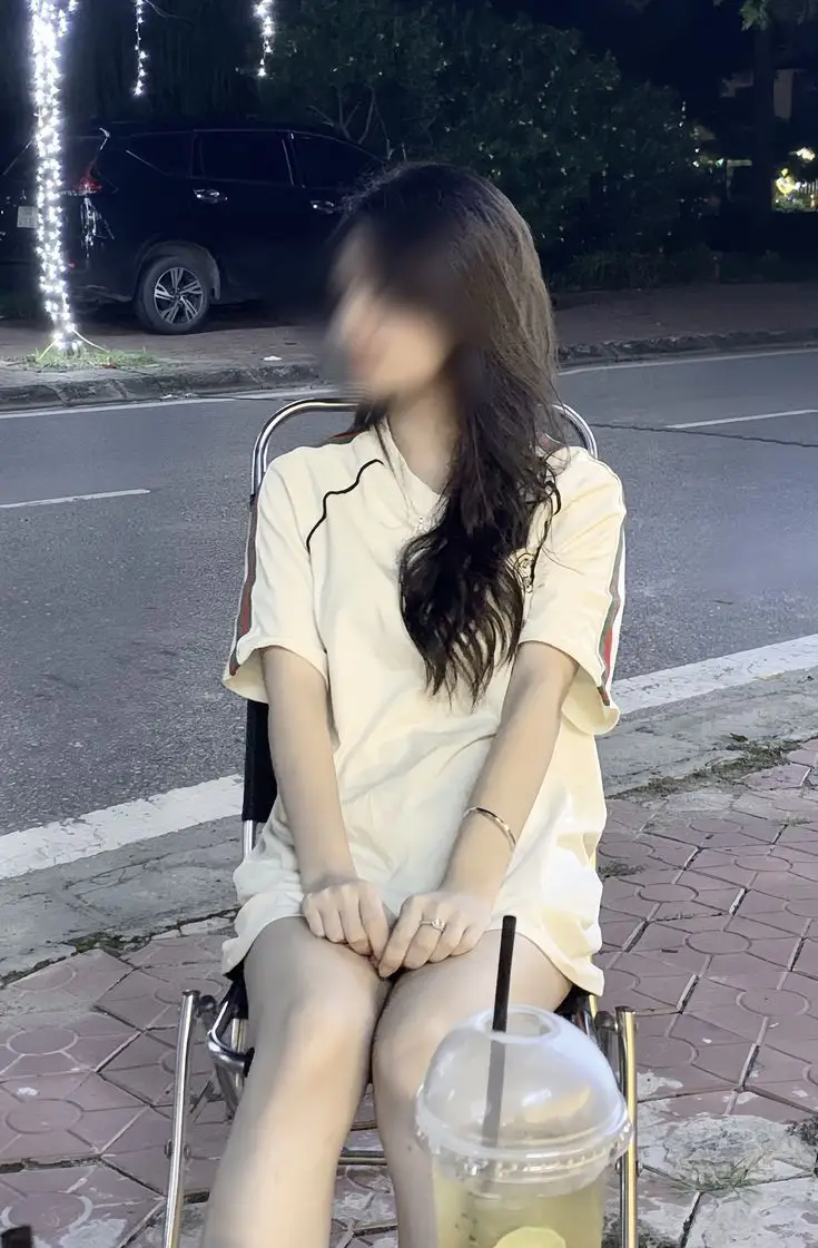 Ảnh Gái Xinh Che Mặt Tóc Dài: Vẻ Đẹp Bí Ẩn 40