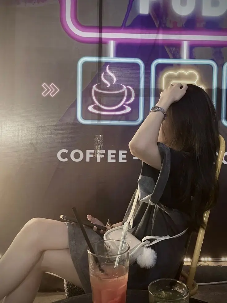 Ảnh Gái Xinh Che Mặt Tóc Dài: Vẻ Đẹp Bí Ẩn 42