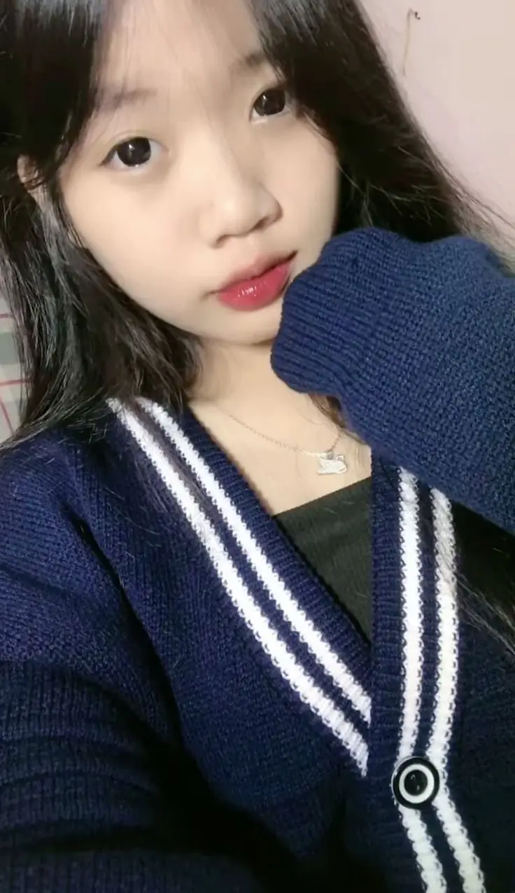 Ảnh Gái Xinh Chụp Cận Mặt: Khắc Họa Nét Đẹp Từ Chi Tiết 7