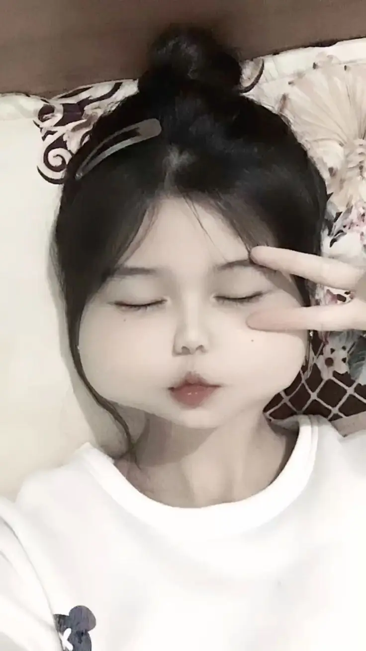 Ảnh Gái Xinh Chụp Cận Mặt: Khắc Họa Nét Đẹp Từ Chi Tiết 9