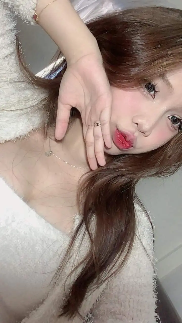 Ảnh Gái Xinh Chụp Cận Mặt: Khắc Họa Nét Đẹp Từ Chi Tiết 20