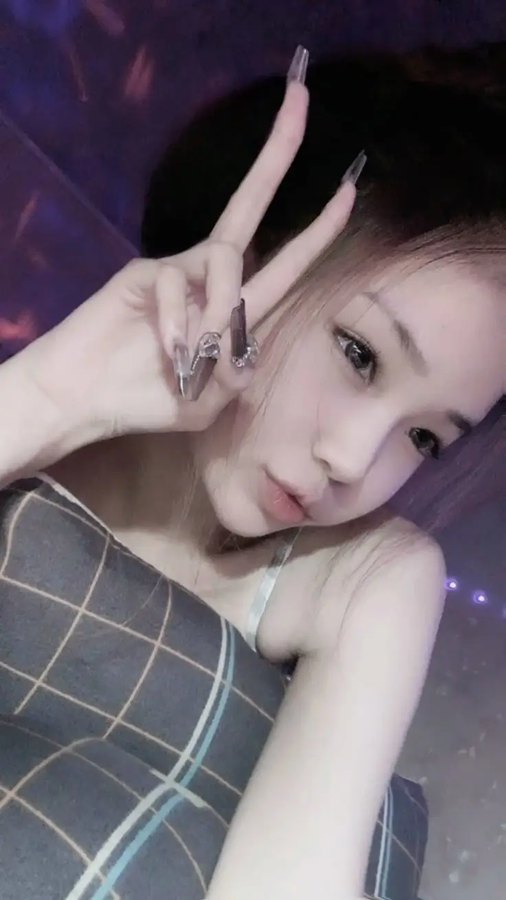 Ảnh Gái Xinh Chụp Cận Mặt: Khắc Họa Nét Đẹp Từ Chi Tiết 29