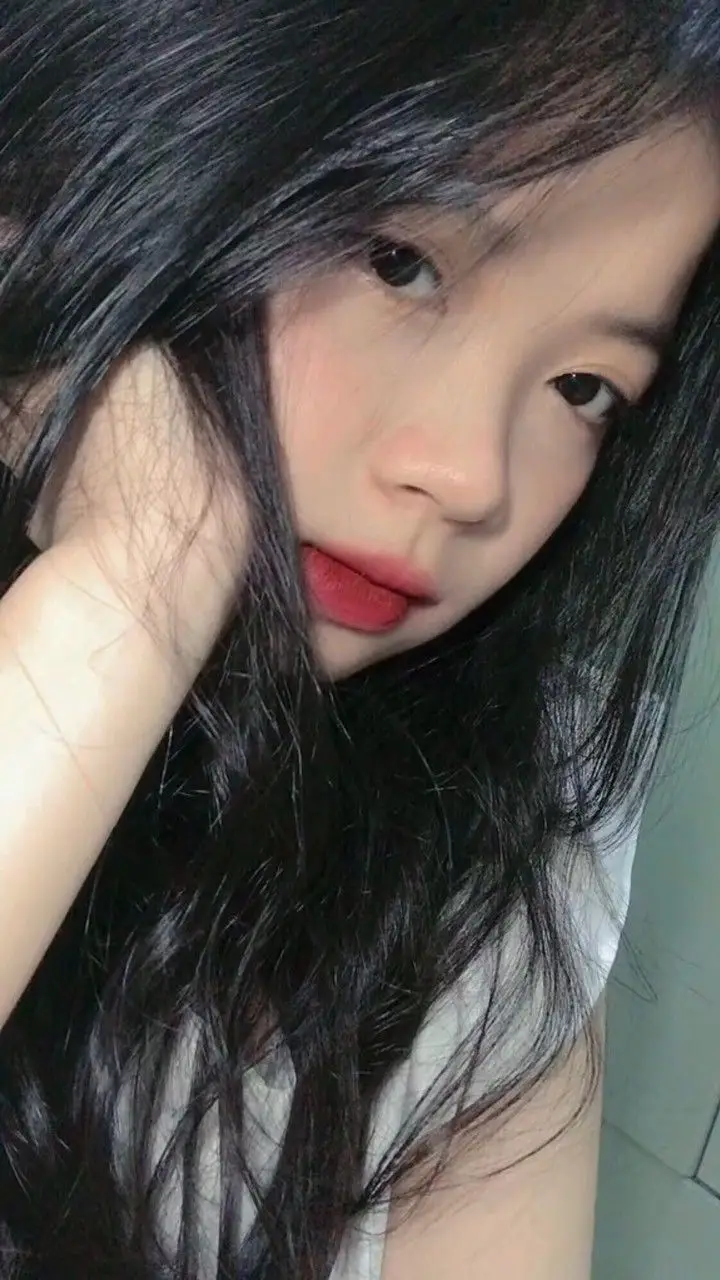 Ảnh Gái Xinh Chụp Cận Mặt: Khắc Họa Nét Đẹp Từ Chi Tiết 31