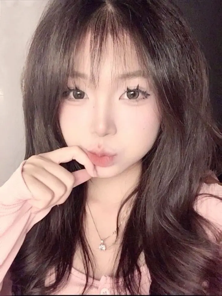 Ảnh Gái Xinh Chụp Cận Mặt: Khắc Họa Nét Đẹp Từ Chi Tiết 32